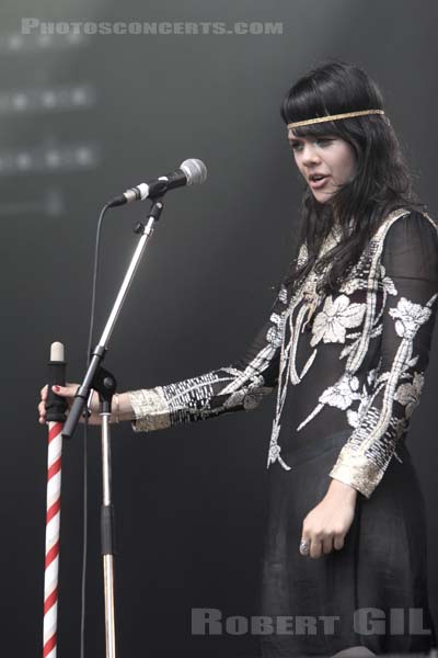 BAT FOR LASHES - 2007-08-26 - SAINT CLOUD - Domaine National - Scene de la Cascade - 